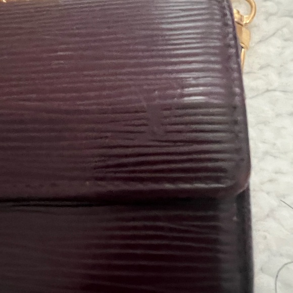 Louis Vuitton epi plum color wallet with chain - Picture 3 of 14
